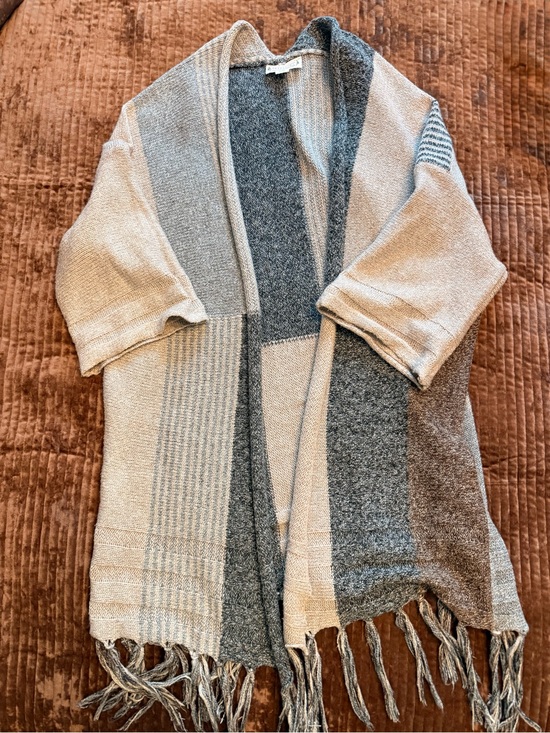 Love Riche Sweaters - Love Riche Open-Front Colorblock Fringe Cardigan in Gray & Cream